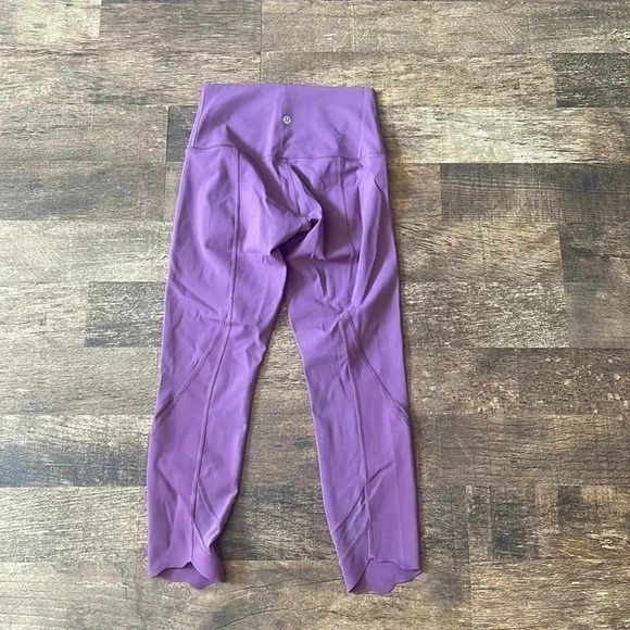 Lululemon Pink/Purple Cropped Leggings sz 4 - Picture 2 of 6